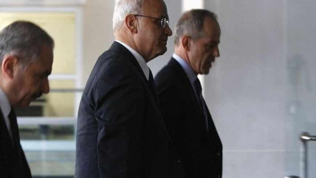 Chief Palestinian negotiator Saeb Erekat (C) arrives for talks with Israel's Justice Minister Tzipi Livni and U.S. Secretary of State John Kerry at the State Department in Washington, July 30, 2013. Israeli and Palestinian negotiators held their first peace talks in nearly three years on Monday in a U.S.-brokered effort that Kerry hopes will end their conflict despite deep divisions.   REUTERS/Jonathan Ernst    (UNITED STATES - Tags: POLITICS) - RTX124QA