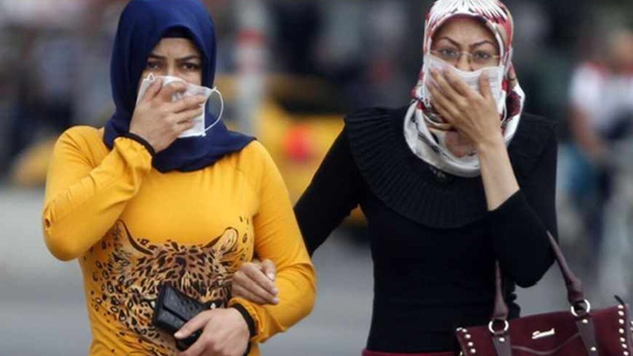 Women cover their faces as they try to avoid tear gas during protests at Kizilay square in central Ankara, June 16, 2013. The unrest, in which police fired teargas and water cannons at stone-throwing protesters night after night in cities including Istanbul and Ankara, left four people dead and about 5,000 injured, according to the Turkish Medical Association. REUTERS/Dado Ruvic (TURKEY - Tags: POLITICS CIVIL UNREST) - RTX10Q1T