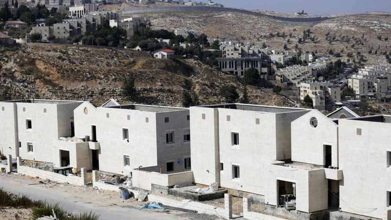 Apartment blocks under construction (front) are seen in Pisgat Zeev, an urban settlement in an area Israel annexed to Jerusalem after capturing it in the 1967 Middle East war, August 12, 2013. Israel on Monday named 26 Palestinian prisoners to be freed this week under a deal enabling U.S.-backed peace talks to resume, although Palestinians said these had been undermined by newly announced plans to expand Israeli settlements. REUTERS/Amir Cohen (JERUSALEM - Tags: POLITICS BUSINESS CONSTRUCTION) - RTX12IKF