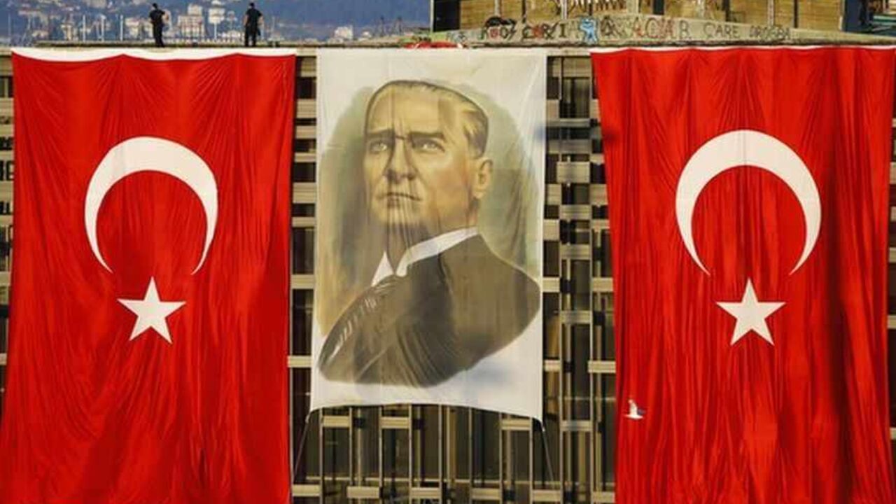 Turkish policemen watch from the roof of Ataturk Cultural Center at Taksim Square in Istanbul June 18, 2013. Performance artist Erdem Gunduz became the new symbol of anti-government protests in Turkey on Tuesday after his eight-hour vigil in Taksim Square earned him the nickname "the Standing Man". Gunduz said he was protesting in solidarity with demonstrators who were evicted at the weekend from Gezi Park adjoining Taksim, an intervention by police that triggered some of the most violent clashes to date. W