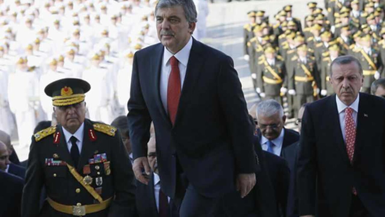 Turkish President Abdullah Gul (C), Prime Minister Tayyip Erdogan (R) and Chief of Staff General Necdet Ozel (L) attend a ceremony marking the 91st anniversary of Victory Day at the mausoleum of Mustafa Kemal Ataturk, founder of modern Turkey, in Ankara August 30, 2013. REUTERS/Umit Bektas (TURKEY - Tags: POLITICS MILITARY ANNIVERSARY) - RTX131E3