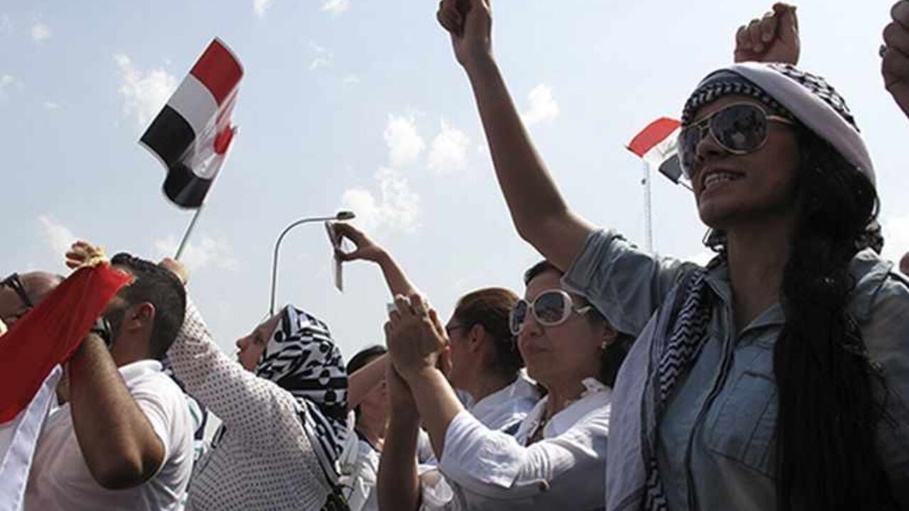 Protesters demand that the pensions of parliamentarians be cancelled during a demonstration in Baghdad, August 31, 2013. REUTERS/Thaier al-Sudani (IRAQ - Tags - Tags: POLITICS BUSINESS EMPLOYMENT SOCIETY CIVIL UNREST) - RTX132E8