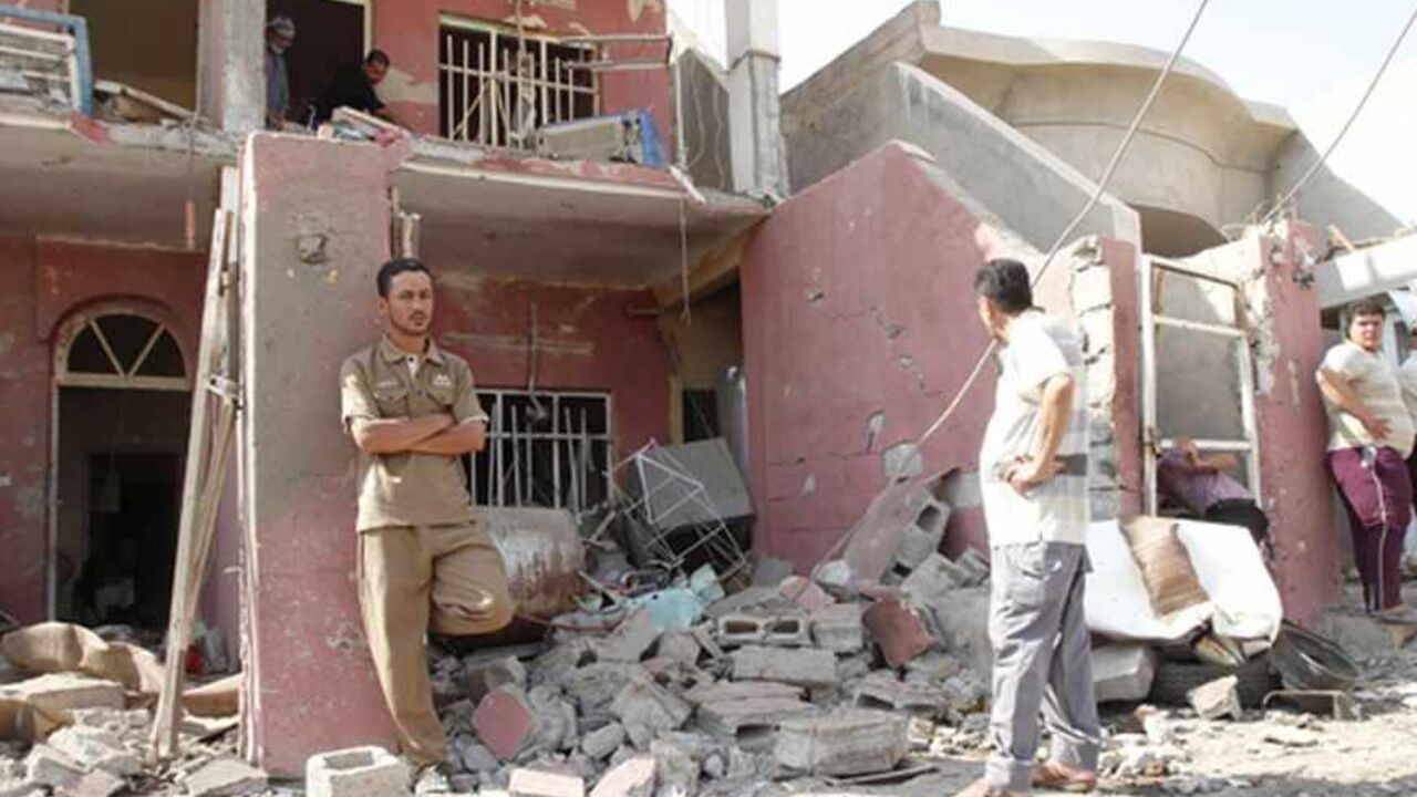 Civilians gather at the site of a bomb attack in Kirkuk, 250 km (155 miles) north of Baghdad, September 5, 2013. At least 2 people were killed and 19 others injured in two separate car bomb attacks in Iraq's Kirkuk city, police and medics said. REUTERS/Ako Rasheed (IRAQ - Tags: POLITICS CIVIL UNREST) - RTX1389F