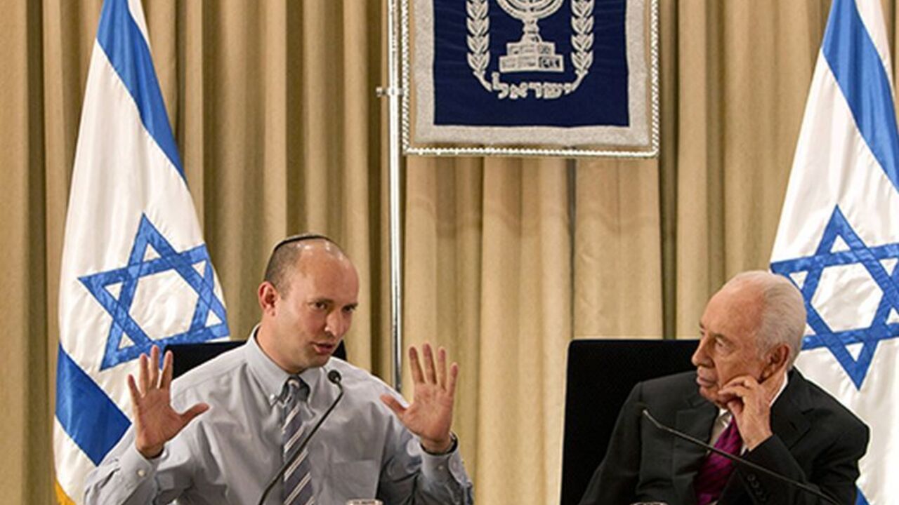 Israel's President Shimon Peres (R) meets head of the Bayit Yehudi party Naftali Bennett at Peres' residence in Jerusalem January 31, 2013. Peres began talks with political parties on Wednesday over who should form a new government and appears certain to ask incumbent Prime Minister Benjamin Netanyahu to assemble it. REUTERS/Sebastian Scheiner/Pool (JERUSALEM - Tags: POLITICS ELECTIONS) - RTR3D6TK
