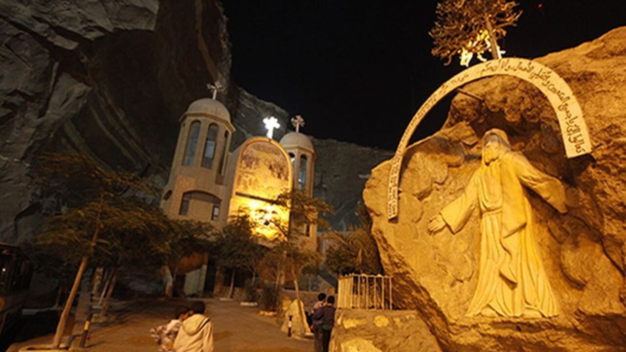 Egyptian Christians enter the St. Simon monastery to attend an event to commemorate the second anniversary of the Maspero clashes, where the military cracked down on Christian protesters and killed 25, at the St. Simon monastery in Cairo, October 9, 2013. Picture taken October 9, 2013. REUTERS/ Mohamed Abd El Ghany (EGYPT - Tags: POLITICS RELIGION ANNIVERSARY) - RTX1468U