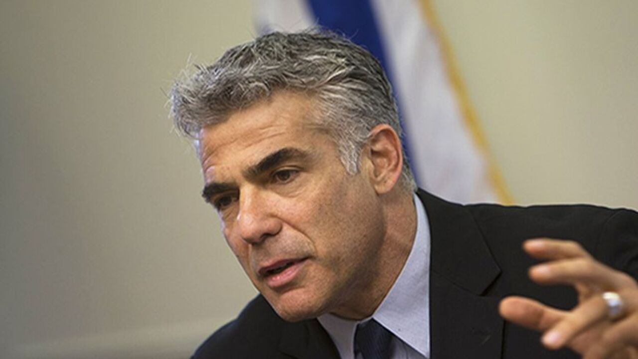 Israel's Finance Minister Yair Lapid gestures as he speaks during a Yesh Atid party meeting at the Knesset, the Israeli parliament, in Jerusalem May 20, 2013. Lapid, whose new centrist party is the second largest in Israel's government, said on Monday thousands of Jewish settlers would have to be removed from occupied land under any peace deal with the Palestinians. REUTERS/Ronen Zvulun (JERUSALEM - Tags: POLITICS) - RTXZTWQ