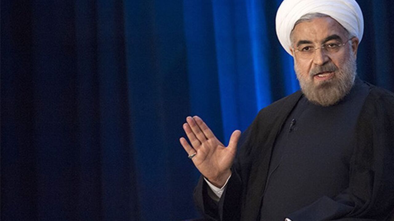 Iran's President Hassan Rouhani speaks with Asia Society President and CEO Josette Sheeran during an event hosted by the Council on Foreign Relations and the Asia Society in New York, September 26, 2013.  REUTERS/Keith Bedford (UNITED STATES - Tags: POLITICS) - RTX14195