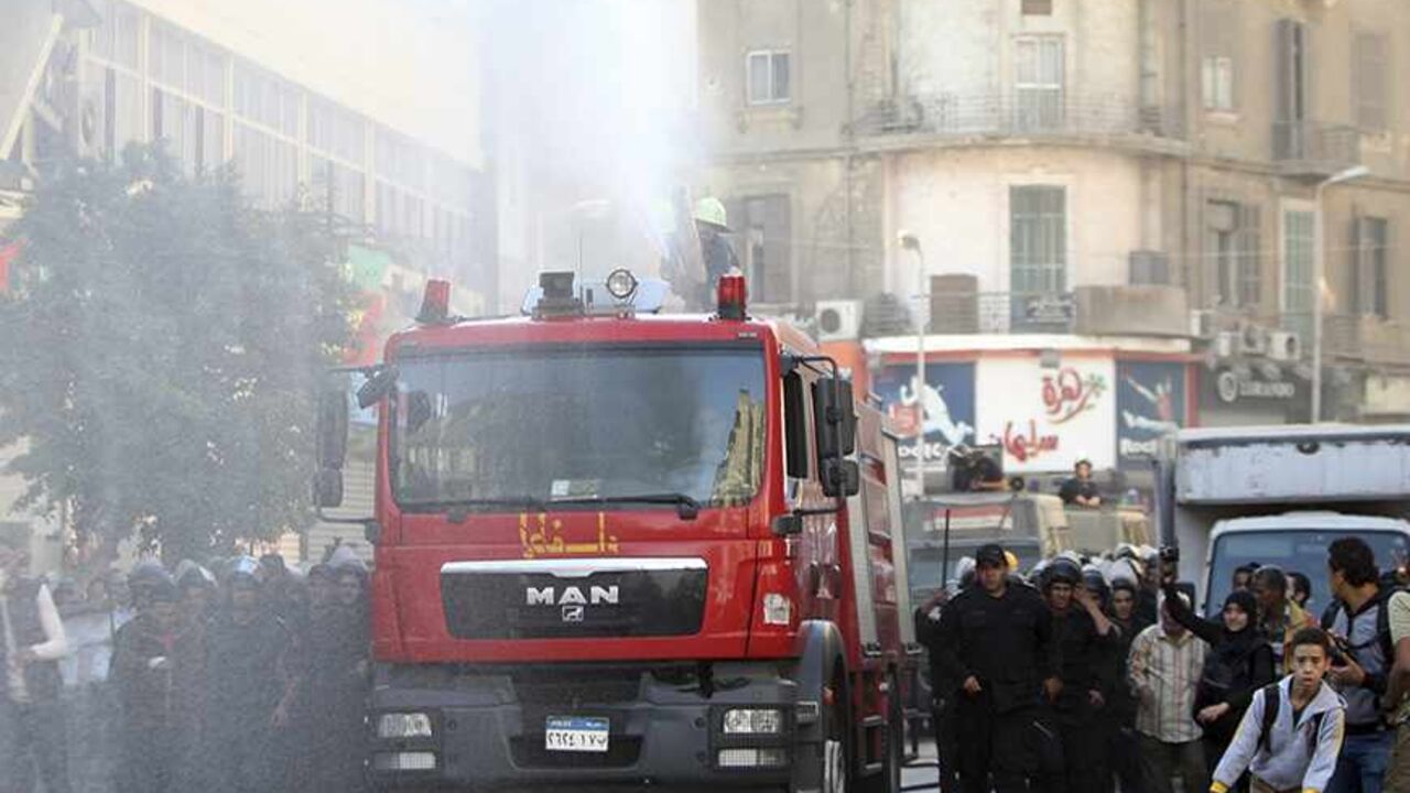 Riot police fire a water cannon to disperse people protesting against a new law restricting demonstrations, in downtown Cairo November 26, 2013. Egyptian police fired the water cannon to disperse dozens of protesters near the Ministry of Interior on Tuesday after they defied the new law. REUTERS/Amr Abdallah Dalsh (EGYPT - Tags: POLITICS CIVIL UNREST) - RTX15TTL