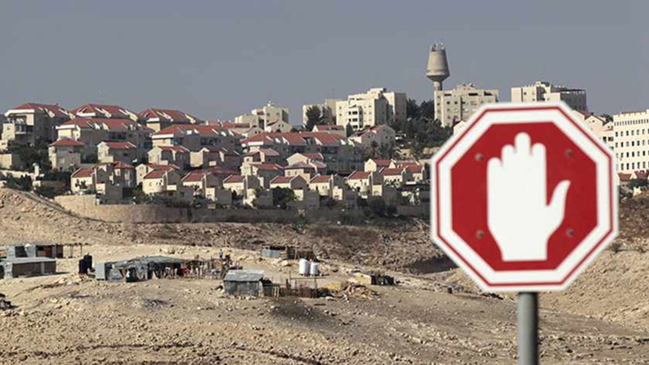 Sign posts are seen in front of the West Bank Jewish settlement of Maale Adumim near Jerusalem November 13, 2013. Palestinian President Mahmoud Abbas said on Wednesday his peace negotiators had resigned over the lack of progress in U.S.-brokered statehood talks clouded by Israeli settlement building. REUTERS/Ammar Awad (WEST BANK - Tags: POLITICS) - RTX15BNL