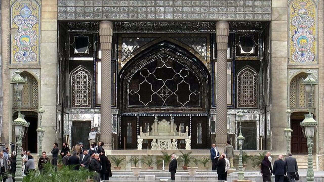 Golestan_Palace_court.jpg