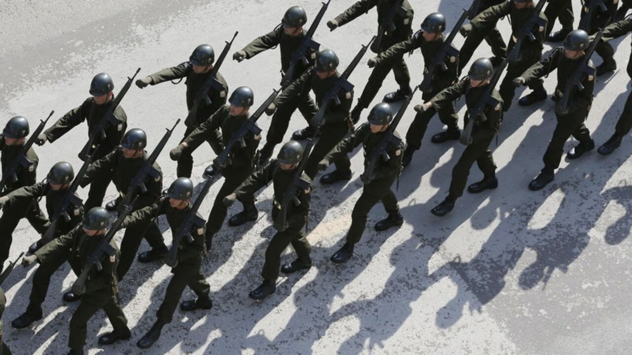 Turkish soldiers march during a ceremony to mark the 89th anniversary of Republic Day in central Antakya, in the southern border province of Hatay, October 29, 2012. REUTERS/Murad Sezer (TURKEY - Tags: POLITICS ANNIVERSARY MILITARY) - RTR39QA9