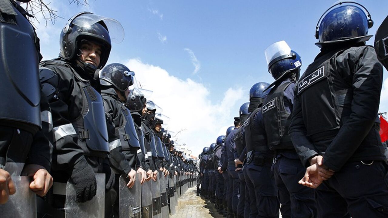 Riot police stand guard during a demonstration near the Israeli embassy in Amman March 14, 2014. Jordanians demonstrated on Friday to urge the government to shut the Israeli embassy and scrap its unpopular peace treaty with the Jewish state after a Jordanian judge was shot dead by an Israeli soldier at a border crossing. REUTERS/Muhammad Hamed (JORDAN - Tags: POLITICS CIVIL UNREST) - RTR3H4D8