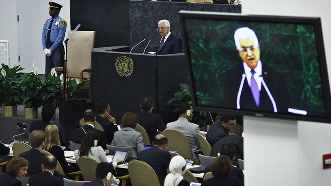 Palestinian President Mahmoud Abbas addresses the 68th United Nations General Assembly at U.N. headquarters in New York, September 26, 2013. REUTERS/Eduardo Munoz (UNITED STATES - Tags: POLITICS) - RTX140XL