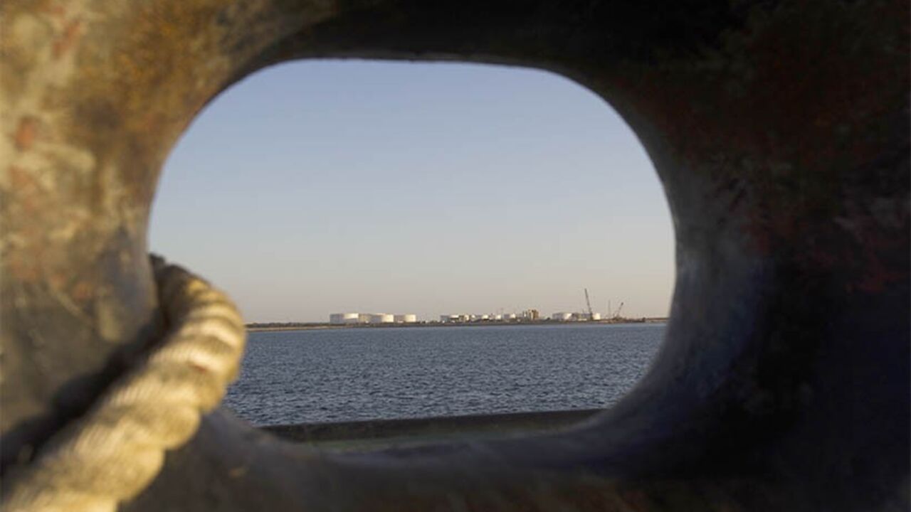 EDITORS' NOTE: Reuters and other foreign media are subject to Iranian restrictions on leaving the office to report, film or take pictures in Tehran.

A general view of an oil dock is seen from a ship at the port of Kalantari in the city of Chabahar, 300km (186 miles) east of the Strait of Hormuz January 17, 2012. REUTERS/Raheb Homavandi  (IRAN - Tags: SOCIETY) - RTR2WFMH