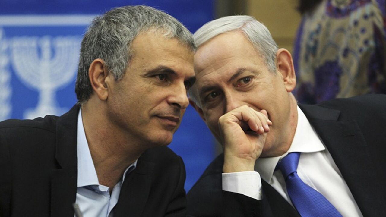 Moshe Kahlon, Israel's Communications and Social Welfare Minister (L) speaks with Prime Minister Benjamin Netanyahu during a Likud party meeting at the Knesset, the Israeli parliament, in Jerusalem October 15, 2012. Netanyahu's Likud party suffered a setback to its popularity on Monday following the announcement by Kahlon, one of the party's best appreciated ministers, that he would step down after an upcoming general election. REUTERS/Baz Ratner (JERUSALEM - Tags: POLITICS) - RTR3966V