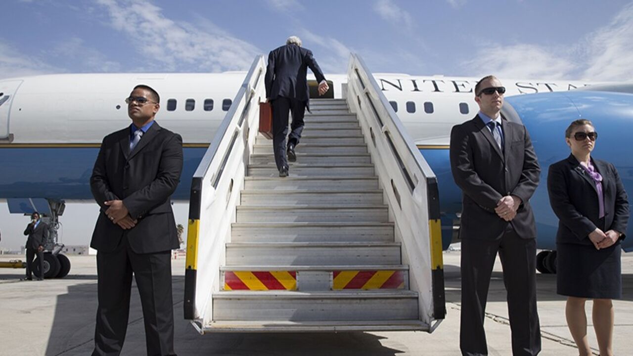 U.S. Secretary of State John Kerry climbs up the stairs of the plane to leave Tel Aviv April 1, 2014. Kerry met Israeli Prime Minister Benjamin Netanyahu for the second time in less than 12 hours on Tuesday in an effort to salvage stalled peace talks with the Palestinians. Kerry broke into his travel schedule on Monday for a flying visit to Jerusalem and headed back to Europe again after his early morning discussions with Netanyahu. REUTERS/Jacquelyn Martin/Pool (ISRAEL - Tags: POLITICS) - RTR3JFGX