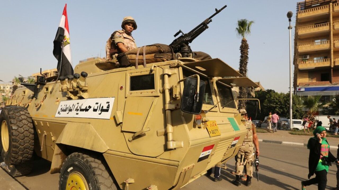 Soldiers secure a road during the presidential elections in Cairo May 26, 2014. Egyptians voted on Monday in a presidential election expected to sweep former army chief Abdel Fatah al-Sisi into office, with supporters brushing aside concerns about human rights and hailing him as the strong leader the country needs. REUTERS/Mohamed Abd El Ghany (EGYPT - Tags: POLITICS ELECTIONS) - RTR3QYEX