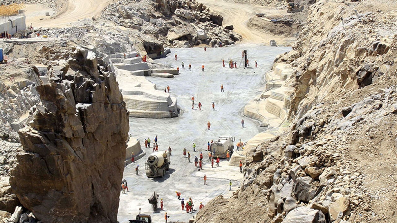 Labourers work at the Grand Renaissance dam in Guba Woreda, Benishangul Gumuz region March 16, 2014. Egypt fears the $4.7 billion dam, that the Horn of Africa nation is building on the Nile, will reduce a water supply vital for its 84 million people, who mostly live in the Nile valley and delta. Picture taken March 16, 2014. REUTERS/Tiksa Negeri (ETHIOPIA - Tags: ENVIRONMENT ENERGY POLITICS BUSINESS CONSTRUCTION) - RTR3HFSQ