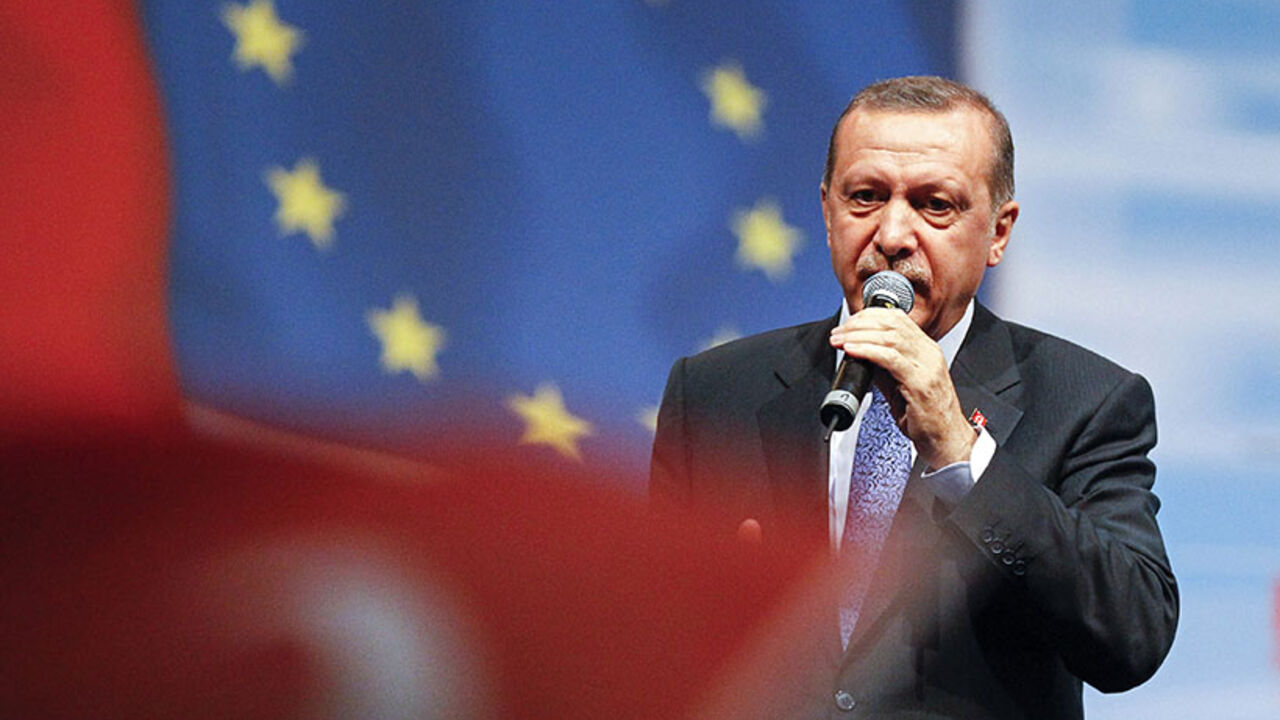 Turkey's Prime Minister Tayyip Erdogan stands on stage as he attends a political rally for members of the expatriate Turk community in Chassieu, near Lyon, June 21, 2014. Turkey will vote for its first directly-elected president in August.    REUTERS/Emmanuel Foudrot (FRANCE  - Tags: POLITICS ELECTIONS) - RTR3V03A