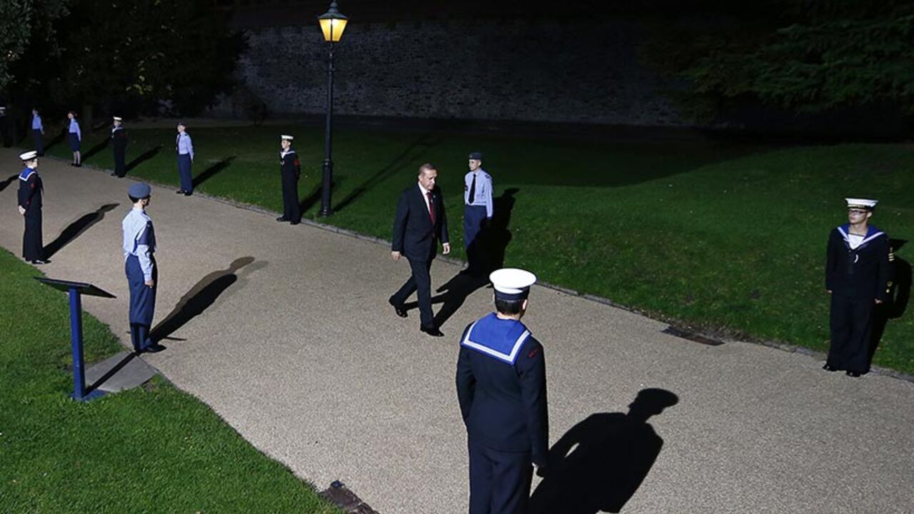 Turkey's President Recep Tayyip Erdogan arrives for a dinner at Cardiff Castle, in Wales September 4, 2014. The two day NATO summit is taking place at the Celtic Manor resort, near Newport.    REUTERS/Andrew Winning (BRITAIN  - Tags: MILITARY POLITICS)   - RTR44ZGP