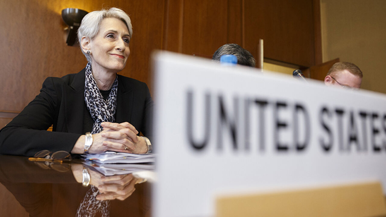 U.S. Under Secretary of State Wendy Sherman sits after arriving for a trilateral meeting with UN-Arab League envoy for Syria Lakhdar Brahimi and Russia's Deputy Minister of Foreign Affairs Gennady Gatilov during the second round of negotiations between the Syrian government and the opposition at the European headquarters of the United Nations, in Geneva, Switzerland, February 13, 2014. REUTERS/KEYSTONE/Valentin Flauraud/Pool (SWITZERLAND - Tags: POLITICS) - RTX18R7Q