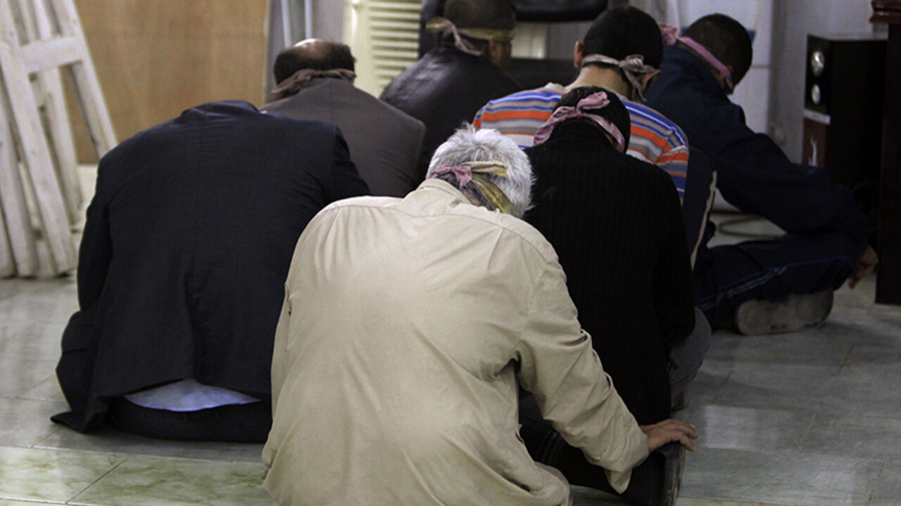 Iraqi police display men arrested for drug smuggling in Baghdad February 11, 2012. Seven men were arrested attempting to smuggle over 4 kg of hashish into Iraq, according to Iraqi police. REUTERS/Saad Shalash (IRAQ - Tags: CRIME LAW DRUGS SOCIETY) - RTR2XNBL