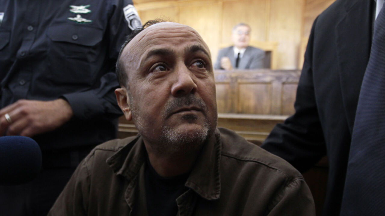 Jailed Fatah leader Marwan Barghouti attends a deliberation at Jerusalem Magistrate's court January 25, 2012. Convicted of murder for his role in attacks on Israelis, Barghouti was jailed for life by Israel in 2004.   REUTERS/Ammar Awad (JERUSALEM - Tags: POLITICS CRIME LAW) - RTR2WTIQ