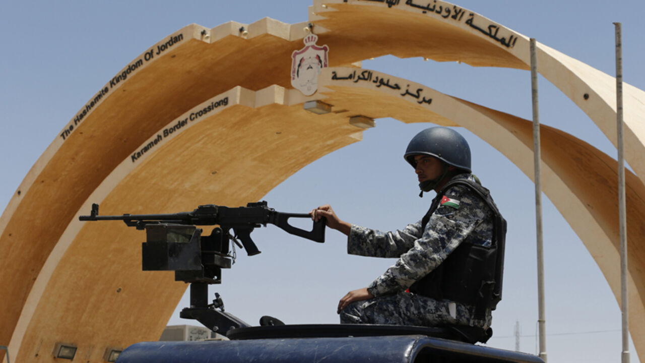A member of the Jordanian Bedouin force stands guard  at the Karameh border crossing on the Jordanian-Iraqi border near Ruweished city  June 25, 2014.    REUTERS/Muhammad Hamed     (JORDAN - Tags: POLITICS MILITARY CIVIL UNREST) - RTR3VOQ0