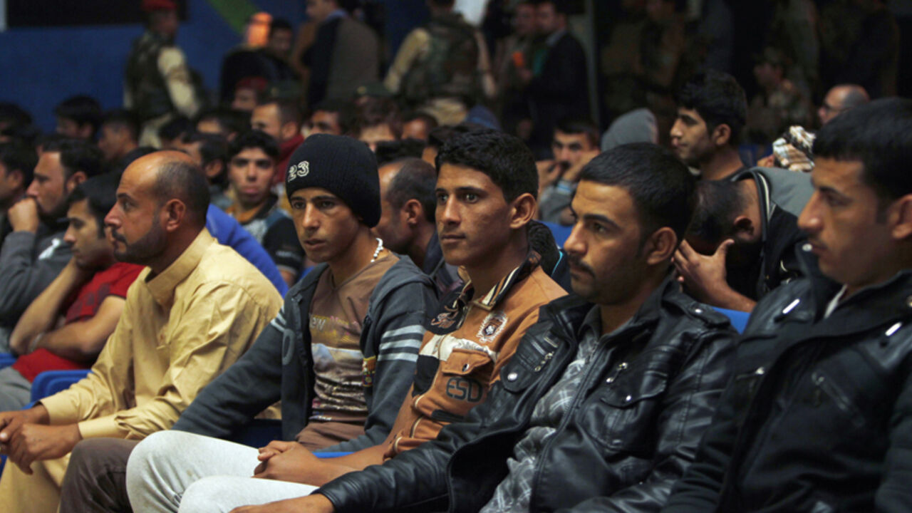 Sunni volunteers attend a tribal conference, regarding the Islamic State, at the Ain al-Assad military base in the Anbar province, November 11, 2014.  REUTERS/Ahmed Saad (IRAQ - Tags: CIVIL UNREST POLITICS MILITARY) - RTR4DRXT
