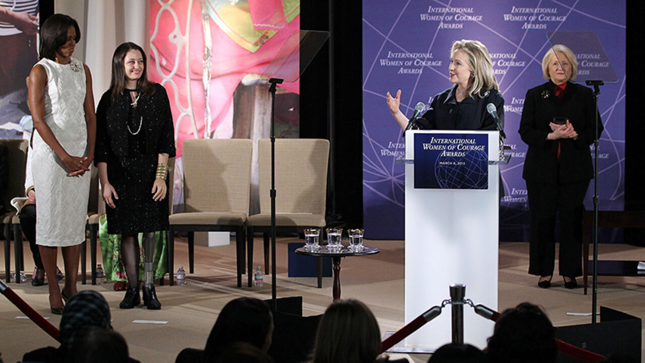 WASHINGTON, DC - MARCH 08:  Safak Pavey (2nd L), a parliament member of Turkey, is introduced by U.S. Secretary of State Hillary Clinton (2nd R) during a presentation ceremony of the International Women of Courage Awards as first lady Michelle Obama (L) looks on at the State Department March 8, 2012 in Washington, DC. Ten women from around the world were presented with the awards during the sixth annual ceremony to recognize their courage and leadership.  (Photo by Alex Wong/Getty Images)