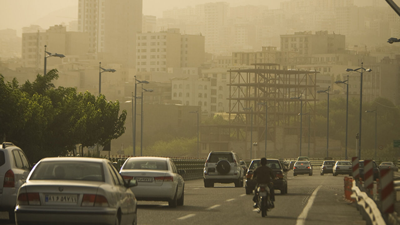 EDITORS' NOTE: Reuters and other foreign media are subject to Iranian restrictions on their ability to film or take pictures in Tehran.
Motorists travel on a highway in Tehran as the city is covered in dust July 6, 2009. The government closed private educational centres, state offices, industrial units and military bases for two days and raised its pollution alert status due to the dust, which an official from Tehran's environment office attributed the source to dust from dried marshland in Iraq blown towar