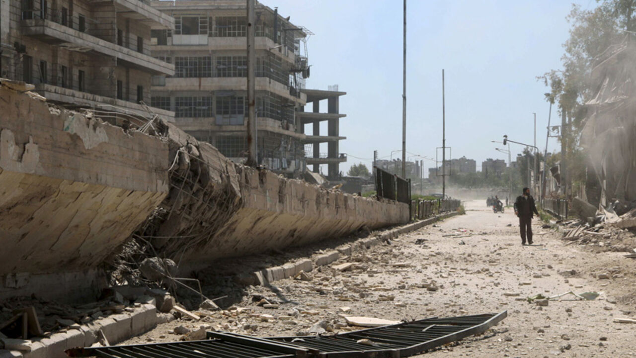 Residents inspect a damaged site after what activists said was a barrel bomb dropped by forces loyal to Syria's president Bashar Al-Assad in Al-Shaar nighbourhood of Aleppo, April 25, 2015. REUTERS/Mahmoud Hebbo - RTX1A91H