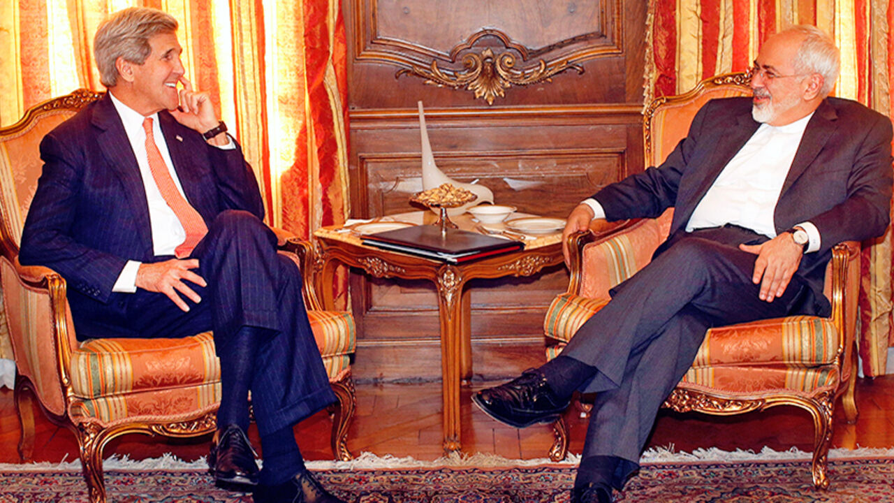 U.S. Secretary of State John Kerry (L), meets with Iran's Foreign Minister Mohammad Javad Zarif in New York April 27, 2015. REUTERS/Jason DeCrow/Pool - RTX1AJNA