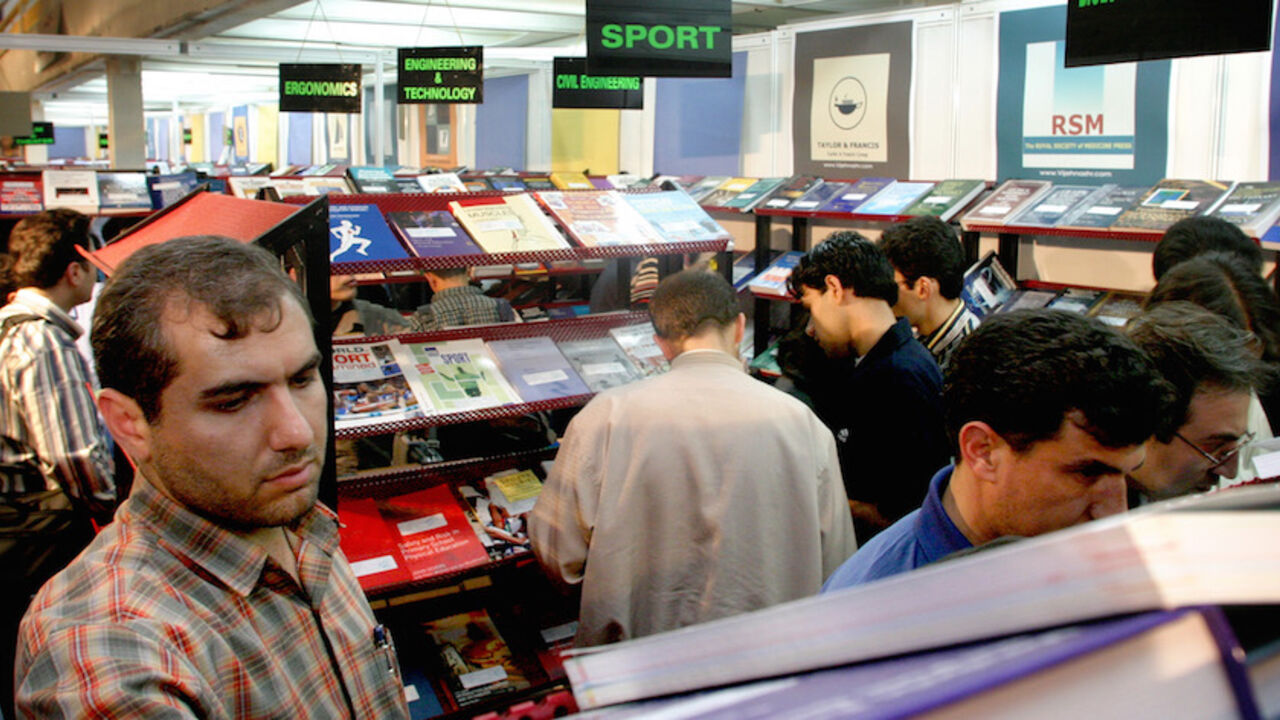 Iranians visit Tehran's annual book fair on May 5, 2004. Persian is famed as the melodic, courtly language of mediaeval poets such as Omar Khayyam and Hafez, but it is a dictionary of vulgar street slang that is taking Iranian literary circles by storm. REUTERS/Morteza Nikoubazl  CJO/CRB - RTRIUKD