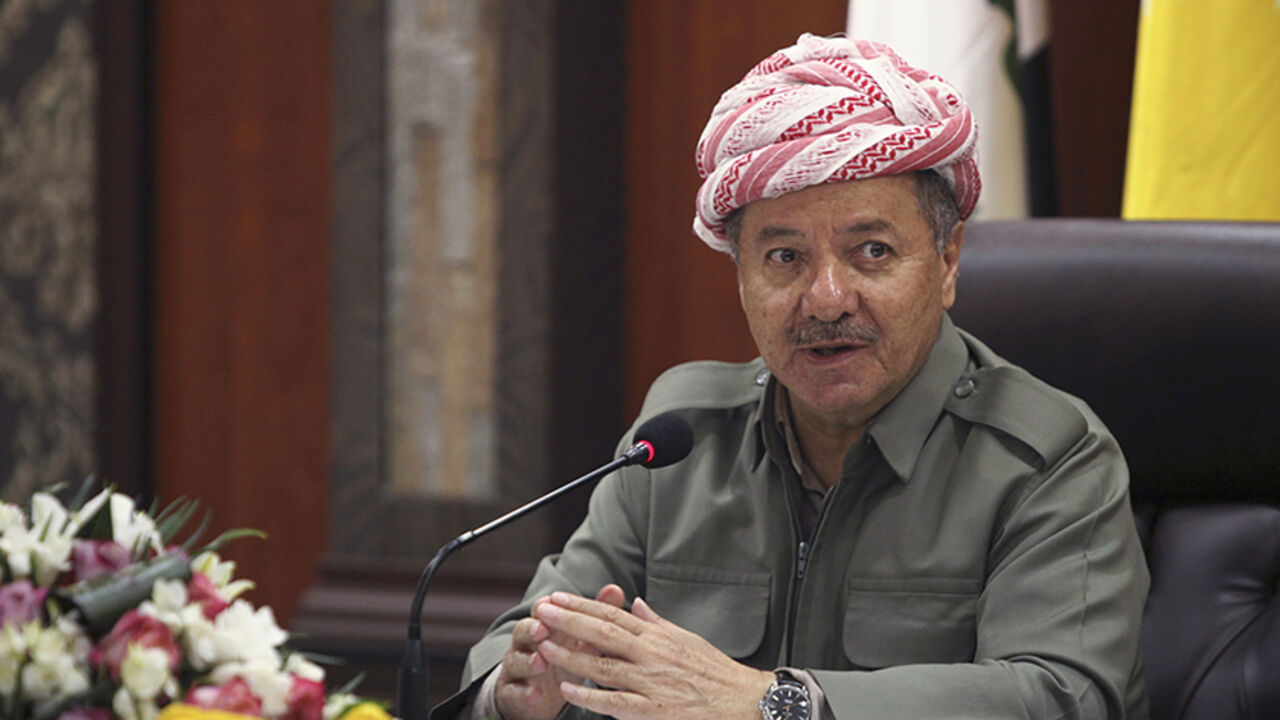Iraqi Kurdish regional President Massoud Barzani speaks during his meeting with Tribal sheikhs on the outskirts of Dohuk, March 15, 2015. REUTERS/Ari Jalal (IRAQ - Tags: POLITICS) - RTR4TGIW