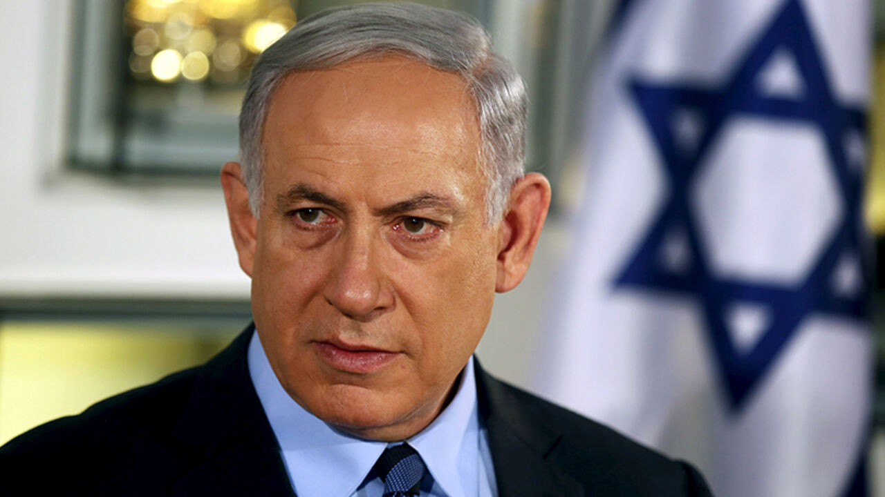 Israeli Prime Minister Benjamin Netanyahu holds a meeting of his new cabinet, in honor of Jerusalem day, at the Israeli Museum in Jerusalem May 19,  2015. REUTERS/Atef Safadi/Pool - RTX1DLBQ