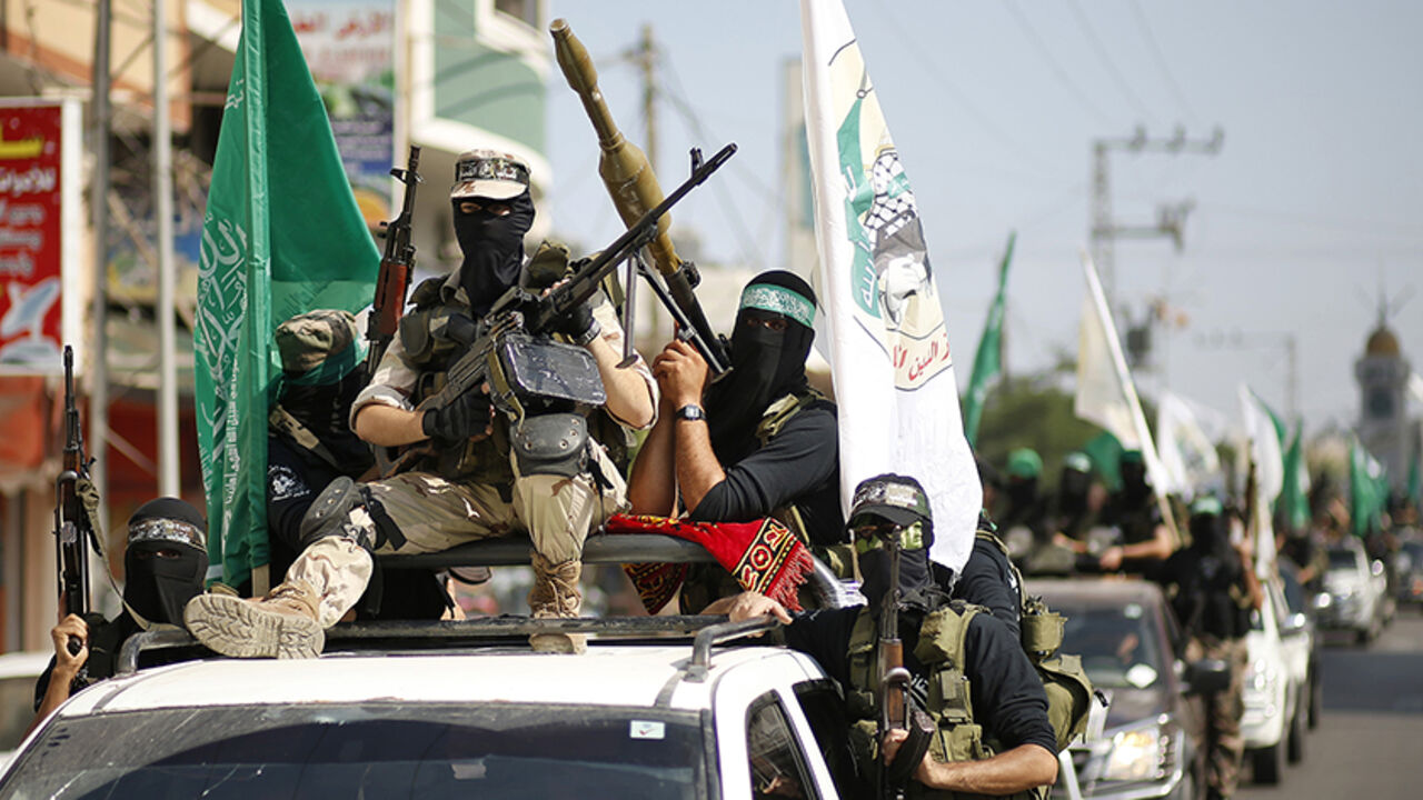 Hamas militants take part in a march through the streets of Gaza City, marking the anniversary of a prisoner swap deal between Israel and Hamas, October 18, 2012. Last year, Israel freed more than 1,000 jailed Palestinians in a swap for Gilad Shalit, an Israeli soldier held in Gaza. REUTERS/Mohammed Salem (GAZA - Tags: POLITICS CIVIL UNREST ANNIVERSARY) - RTR39A0Z