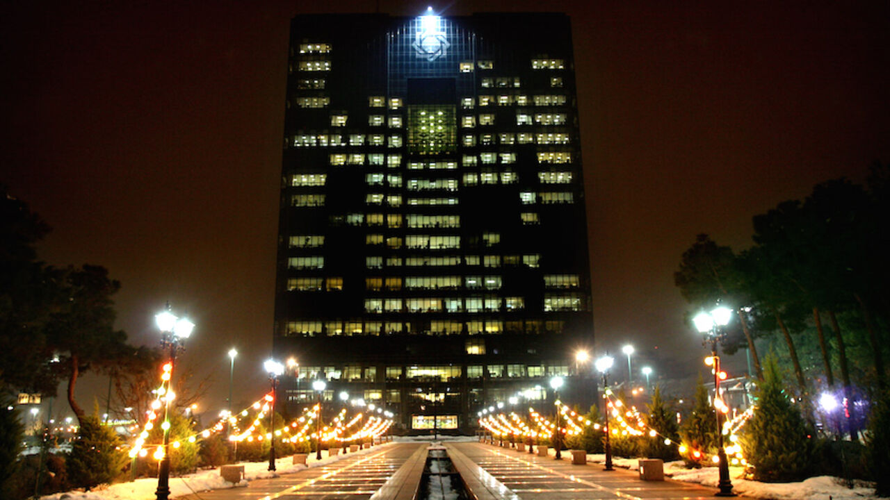 A general view of the Central Bank of Iran building in Tehran January 23, 2006. Iran's central bank has not implemented any measures in preparation for U.N. action over its atomic programme because it does not believe sanctions will be imposed, the bank said on Monday. REUTERS/Morteza Nikoubazl - RTR18RHP