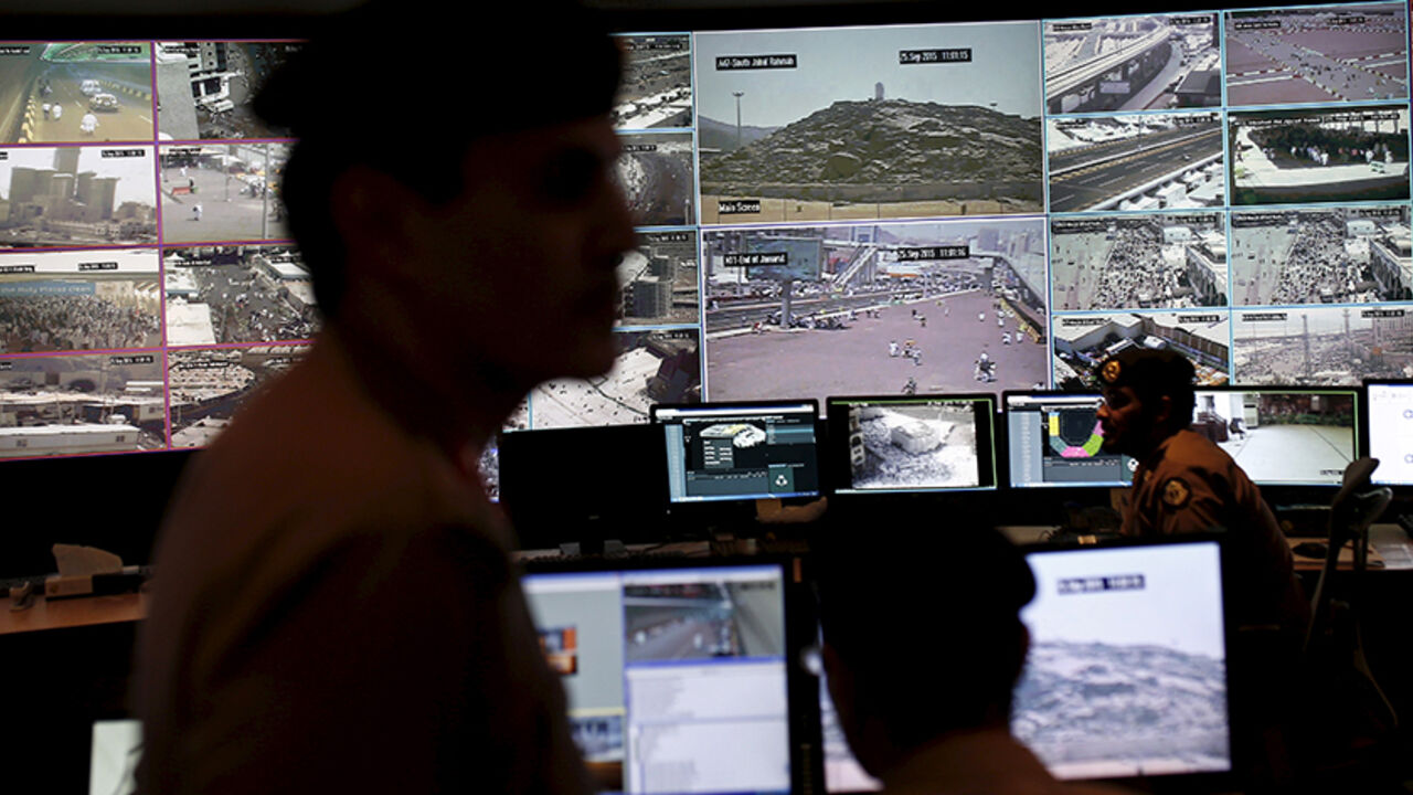 Saudi policemen look at monitor screens showing footage from cameras set up around the holy places, during a tour for journalists, on the second day of Eid al-Adha in Mina near the holy city of Mecca September 25, 2015. REUTERS/Ahmad Masood - RTX1SG86