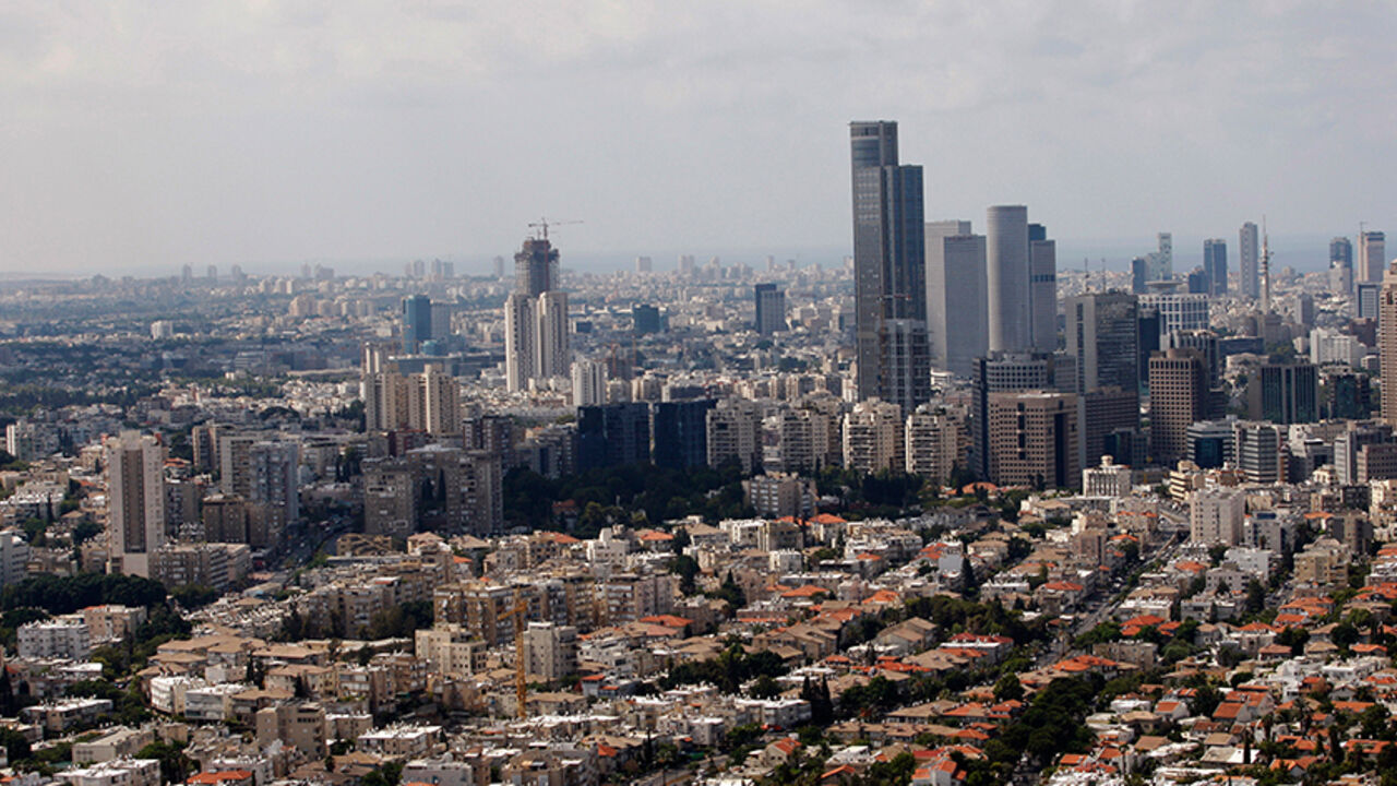 An aerial view shows Tel Aviv's skyline September 23, 2009. REUTERS/Gil Cohen Magen (ISRAEL CITYSCAPE SOCIETY) - RTR286D8