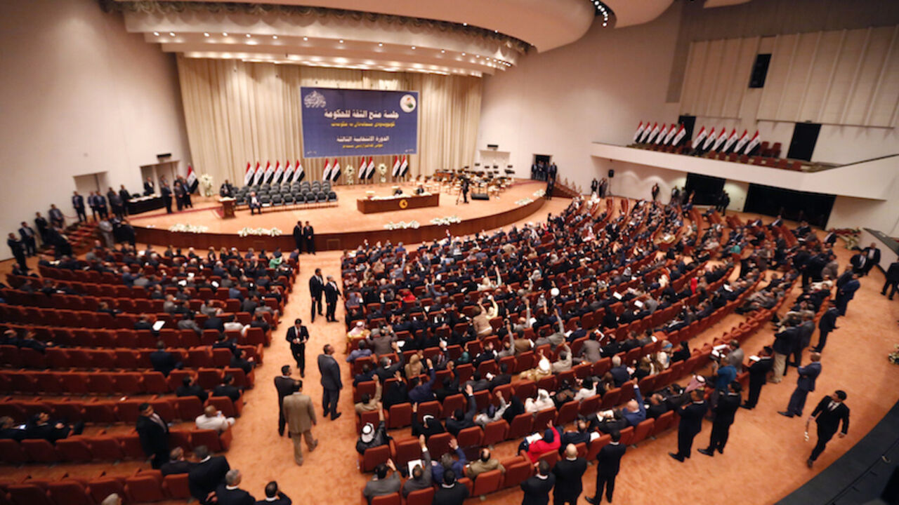 Members of the Iraqi parliament gather to vote on Iraq's new government at the parliament headquarters in Baghdad, September 8, 2014. The Iraqi parliament approved a new government headed by Haider Abadi as prime minister on Monday night. REUTERS/Thaier Al-Sudani (IRAQ - Tags: CIVIL UNREST POLITICS) - RTR45FLN