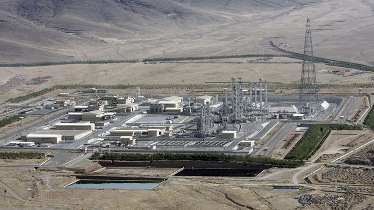 A view of the Arak heavy-water project 190 km (120 miles) southwest of Tehran August 26, 2006. Iran President Mahmoud Ahmadinejad launched a new phase in the Arak heavy-water reactor project on Saturday, despite Western fears it is aimed at producing a bomb. REUTERS/ISNA/Handout  (IRAN) - RTR1GPBS