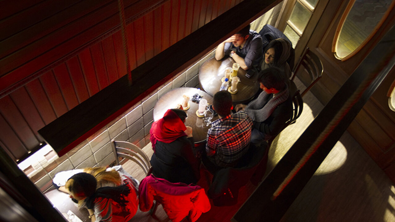 EDITORS' NOTE: Reuters and other foreign media are subject to Iranian restrictions on leaving the office to report, film or take pictures in Tehran.

Iranian youths sit at a coffee shop in central Tehran March 1, 2012. REUTERS/Morteza Nikoubazl (IRAN - Tags: SOCIETY FOOD BUSINESS) - RTR2YP8X