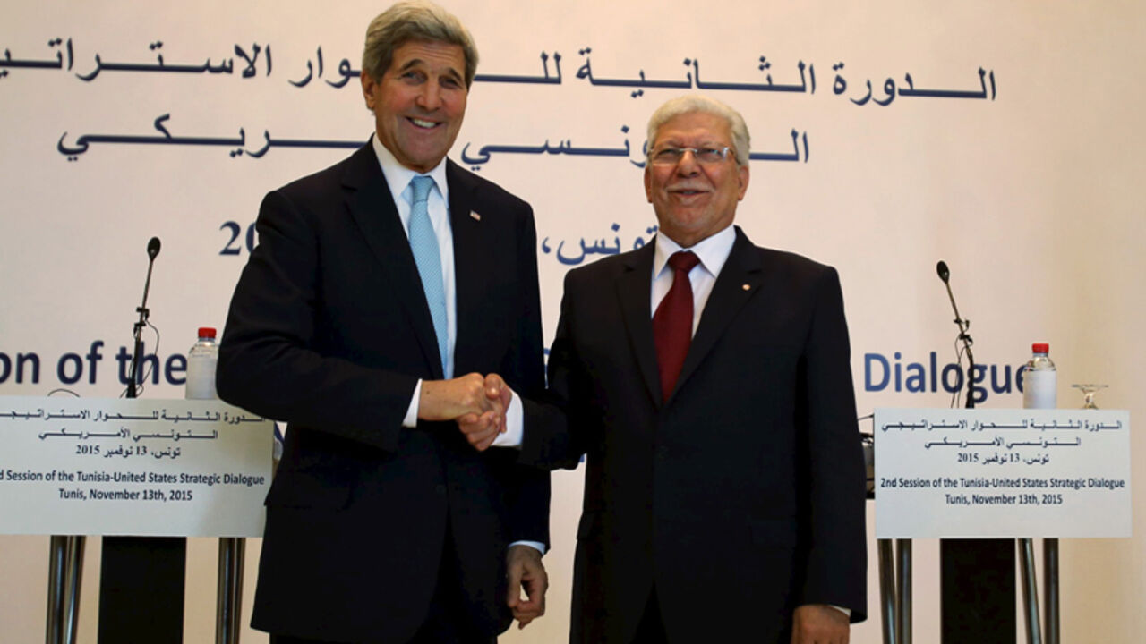 Tunisian Foreign Minister Taieb Baccouche (R) shakes hands with U.S. Secretary of State John Kerry in Tunis, Tunisia November 13, 2015. REUTERS/Zoubeir Souissi - RTS6SST