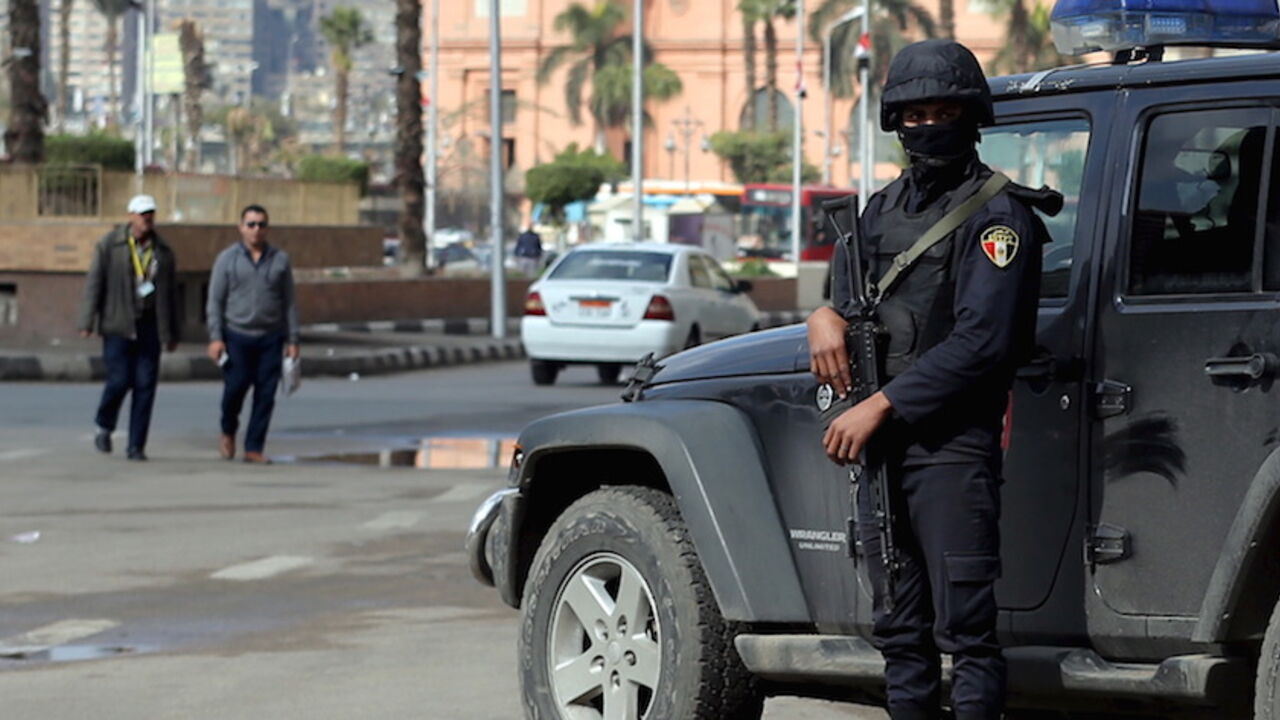 Members of security forces keep watch in Tahrir Square before the fifth anniversary of the January 25 uprising, in Cairo, Egypt, January 24, 2016. REUTERS/Mohamed Abd El Ghany - RTX23RJQ
