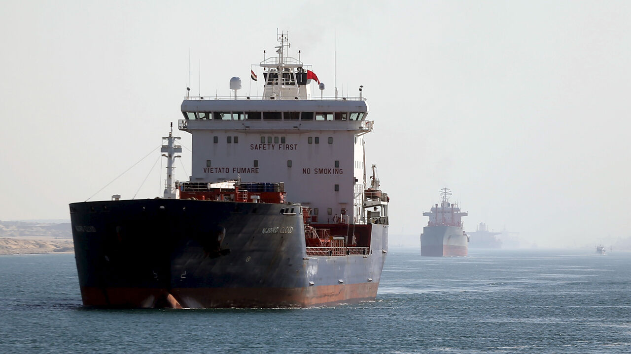 A cargo ship passes through the New Suez Canal in Ismailia, Egypt, January 17, 2016. REUTERS/Mohamed Abd El Ghany - RTX22RZC