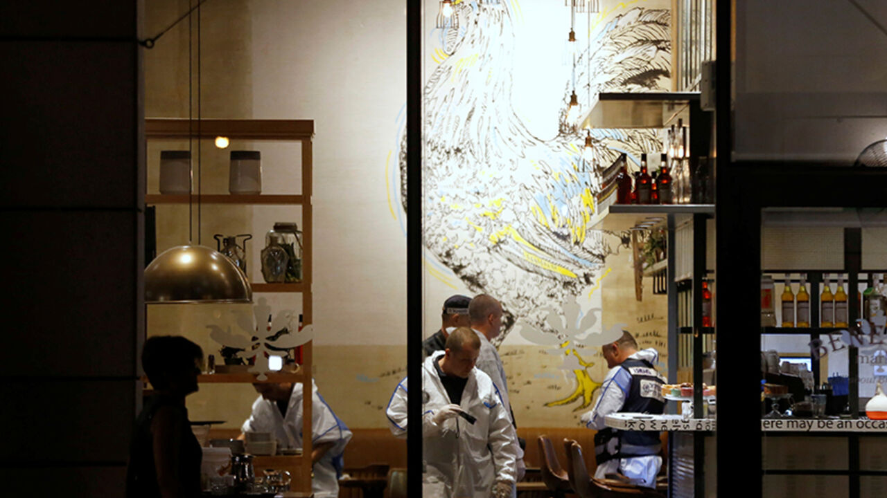 Israeli policemen work inside a restaurant following a shooting attack that took place in the center of Tel Aviv June 8, 2016. REUTERS/Baz Ratner - RTSGN35