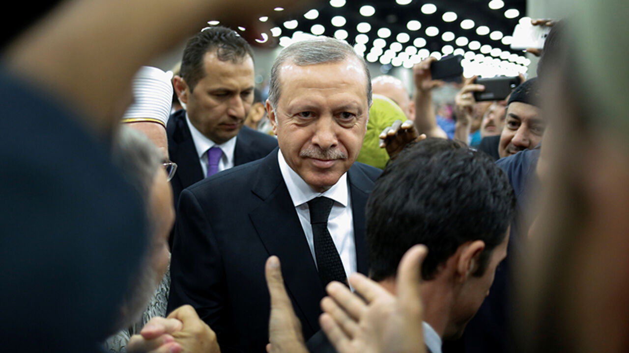 Turkish President Tayyip Erdogan arrives to take part in the jenazah, an Islamic funeral prayer, for the late boxing champion Muhammad Ali in Louisville, Kentucky, U.S. June 9, 2016.  REUTERS/Adrees Latif - RTSGS76
