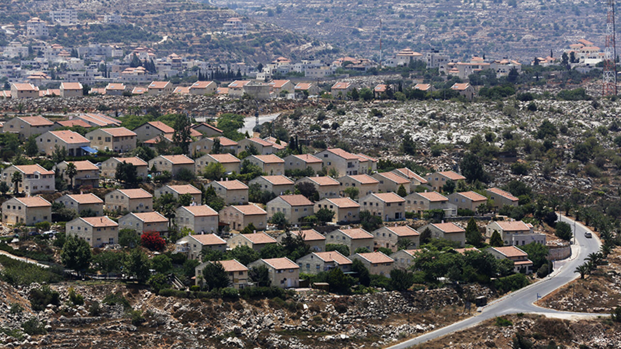 Houses are seen in the West Bank Jewish settlement of Ofra, north of Ramallah July 18, 2013. Negotiations between Israel and the Palestinians, which have ebbed and flowed for two decades, last broke down in late 2010, after a partial settlement halt meant to foster talks ended and Israeli Prime Minister Benjamin Netanyahu refused to extend it. Palestinians familiar with Palestinian President Mahmoud Abbas' thinking speculated he might now forgo the demand for a settlement moratorium given a recent slowdown 