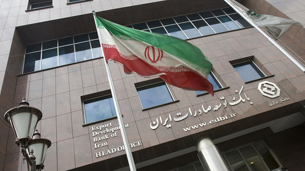 An Iranian flag flutters in front of the head office of the Export Development Bank of Iran (EDBI) in Tehran November 9, 2008. REUTERS/Morteza Nikoubazl (IRAN) - RTXAEWW